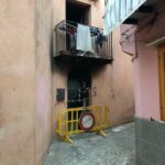 Si arrampica sul balcone e salva 4 bambini da incendio
