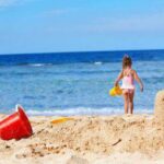 Avola, bimba di 4 anni si punge con un ago abbandonato in spiaggia