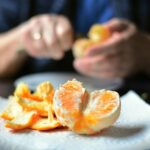 Buccia della frutta: fa bene mangiarla?