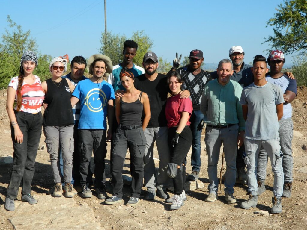 Archeologia, studenti univeristari nello scavo archeologico di Chiaramonte