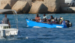 Migranti: sbarcati altri 50 tunisini a Lampedusa