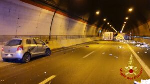 Si ribalta un Tir sulla Siracusa-Catania