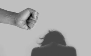 Modica, perseguita la ex convivente, arrestato