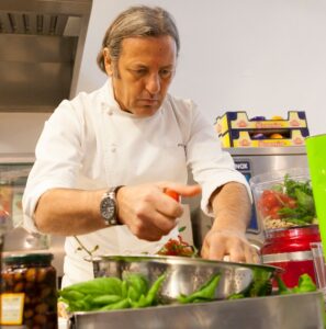 La Mantia chiude il ristorante a Milano: Troppe spese