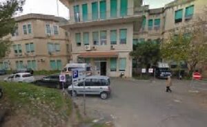 Covid, anziano si aggrava, Ompa senza rianimazione, trasferito a Siracusa