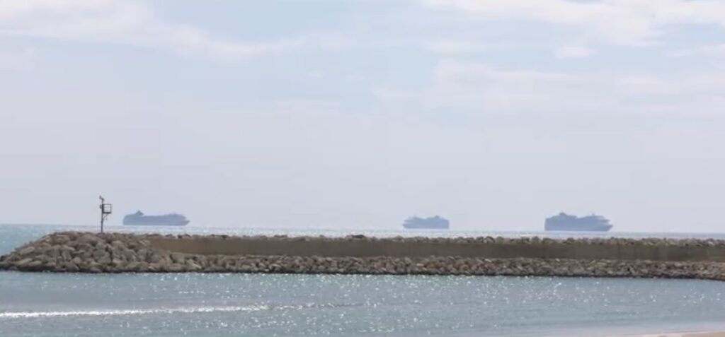 Tre navi da crociera in rada a Pozzallo