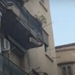 Palermo, crolla un cornicione: passante resta ferito