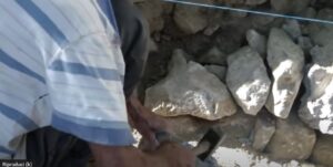 Modica, nasconde la droga nel muretto a secco, arrestato