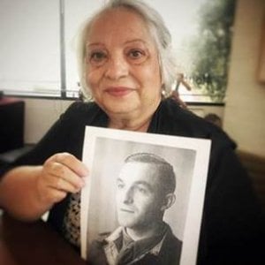 Ritrova il vero padre, un soldato inglese, grazie al Web e al Dna