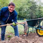 Gianni Morandi: A noi cantanti, dopo il Covid, non resta che zappare