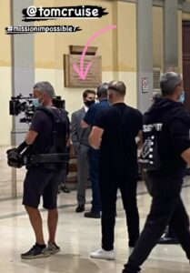 Tom Cruise in fila al Policlinico di Roma per il tampone antiCovid