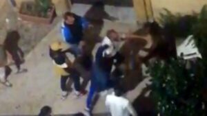Rissa tra tunisini e comisani in centro