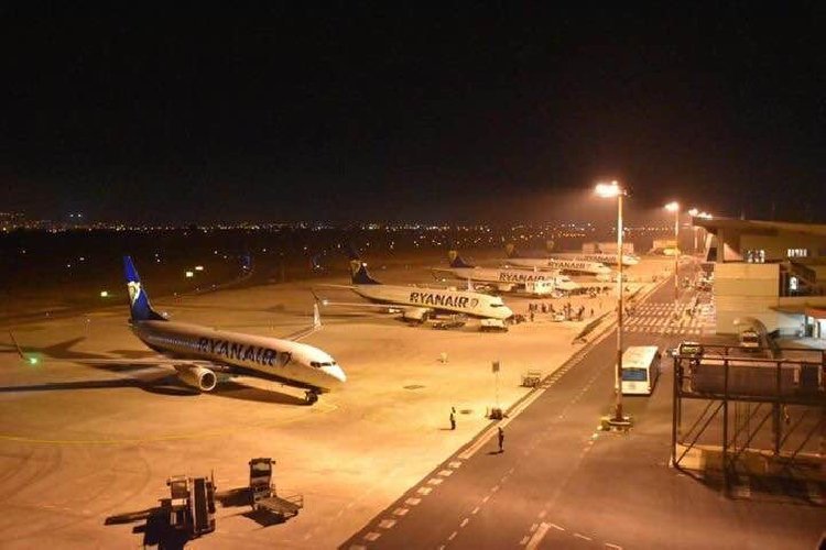 Forte vento, il Milano-Malpensa-Comiso atterra a Catania