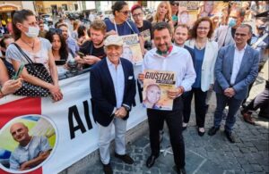 Enrico Montesano e Matteo Salvini insieme in piazza