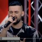 Nella sua prima esibizione ha commosso Emma
