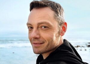 Tiziano Ferro canta Battiato: E ti vengo a cercare