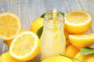 Come dimagrire la pancia e i fianchi con la dieta del limone