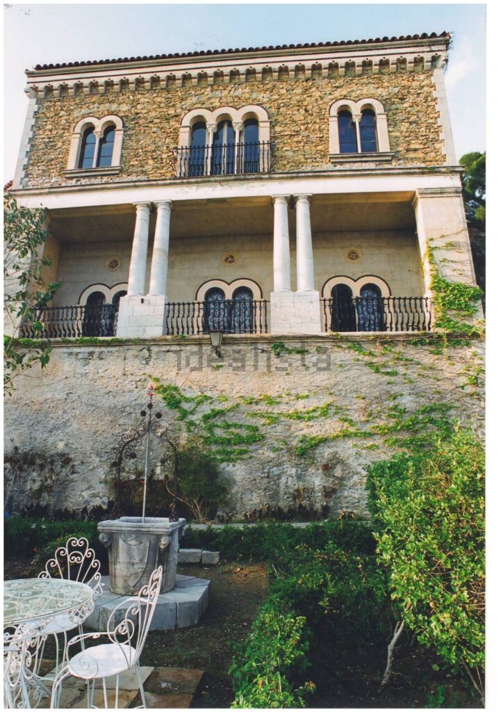 AAA, vendedi villa a Taormina, a 10 milioni, astenersi perditempo