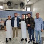 Cracco e Favino in pescheria in Sicilia per un talent show