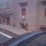 Rischia di precipitare con l'auto, tragedia sfiorata a Modica