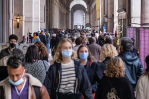Secondo uno studio il tasso di positività nel nostro Paese è 17,5 volte maggiore del dato ufficiale