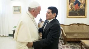 Papa Francesco fa una storia su Instagram per Maradona