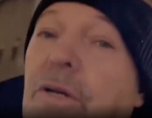 Vasco Rossi di notte in piazza Maggiore