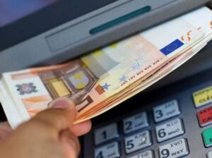 A Sciacca Postamat "impazzisce" ed eroga soldi in più