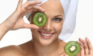 Quali sono i benefici del kiwi sulla pelle?