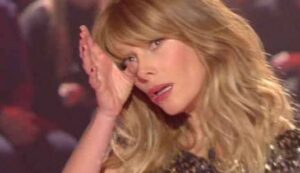 Alessia Marcuzzi: io piena di fragilità, a volte piango da sola