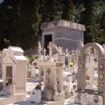 Furbetti del cartellino pure al cimitero: indagati 55 dipendenti su 150