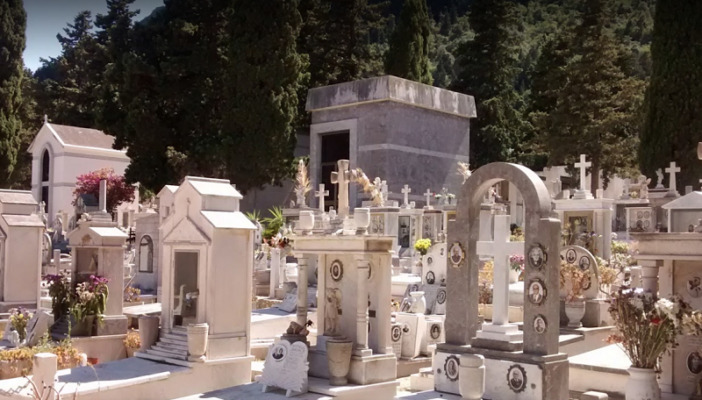 Furbetti del cartellino pure al cimitero: indagati 55 dipendenti su 150