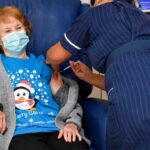 Margaret Keenan, la prima persona a ricevere il vaccino anti Covid in Europa