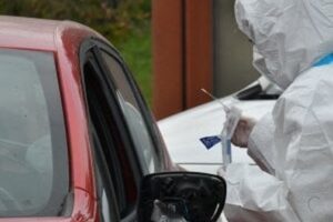 Palermo, cittadino anonimo paga “tampone sospeso” a chiunque non ha soldi