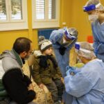 V-day in arrivo, ma non ci sono dosi per tutti: le tappe della vaccinazione