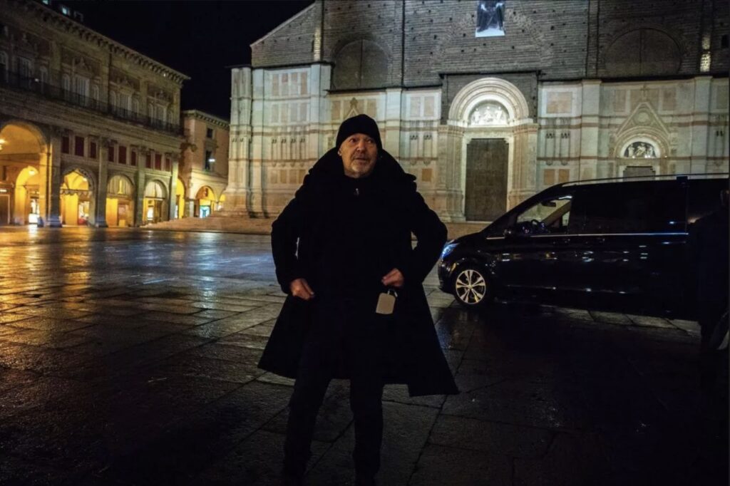 Vasco Rossi in piazza Maggiore a Bologna