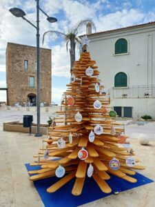 A Punta Secca l'albero della speranza
