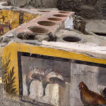 Pompei, intatto il chiosco del cibo: "Nelle pentole c’è la paella" FOTO