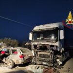 Incidenti stradali: scontro auto-Tir, morti tre braccianti