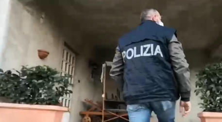 Bomba carta in un bar a Siracusa, lievi i danni