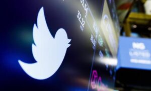 Twitter blocca l'account di Trump per 12 ore