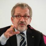 Roberto Maroni operato all’ospedale neurologico Besta di Milano