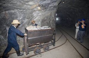 Cina: 22 minatori intrappolati da due giorni nello Shandong