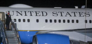 Trump via da Casa Bianca il 20,cerimonia addio a base Andrew