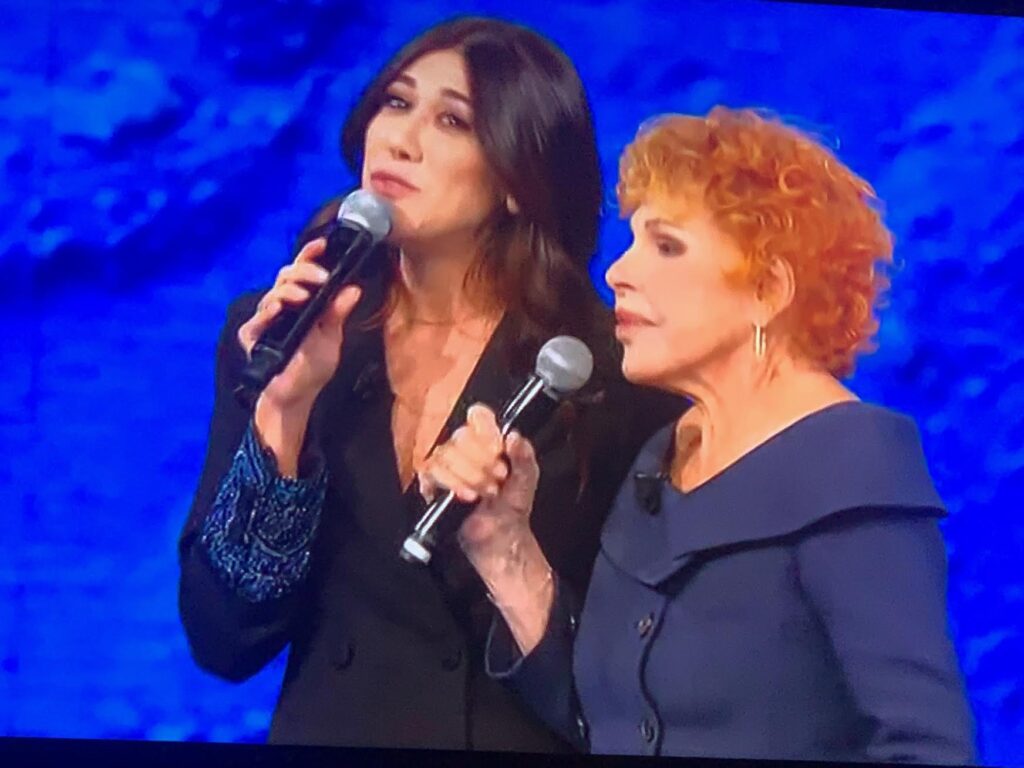 Ornella Vanoni e Virginia Raffaele: karaoke con Tristezza