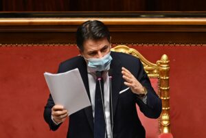 156 voti il Governo, 140 l'opposizione