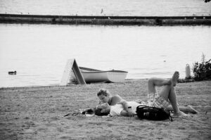 Piano, sennò ci vede la gente