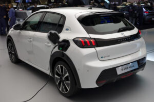 Sconto 40% per chi compra auto elettrica e ha reddito sotto i 30 mila euro