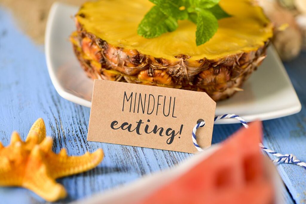Mindful eating, come imparare a mangiare consapevolmente in 4 mosse