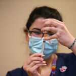 Covid: variante brasiliana resistente al vaccino, Moderna cambia in corsa